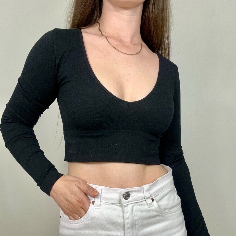 *Dynamite Long Sleeve V Neck Cropped Top